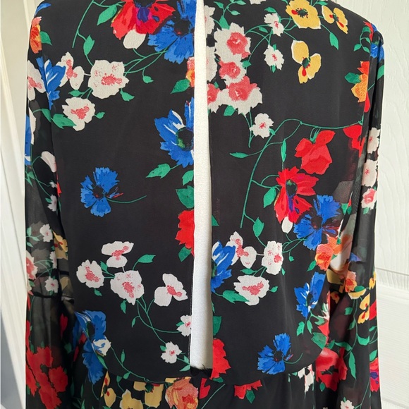 Women’s romper. Floral. Size Medium - Picture 11 of 14